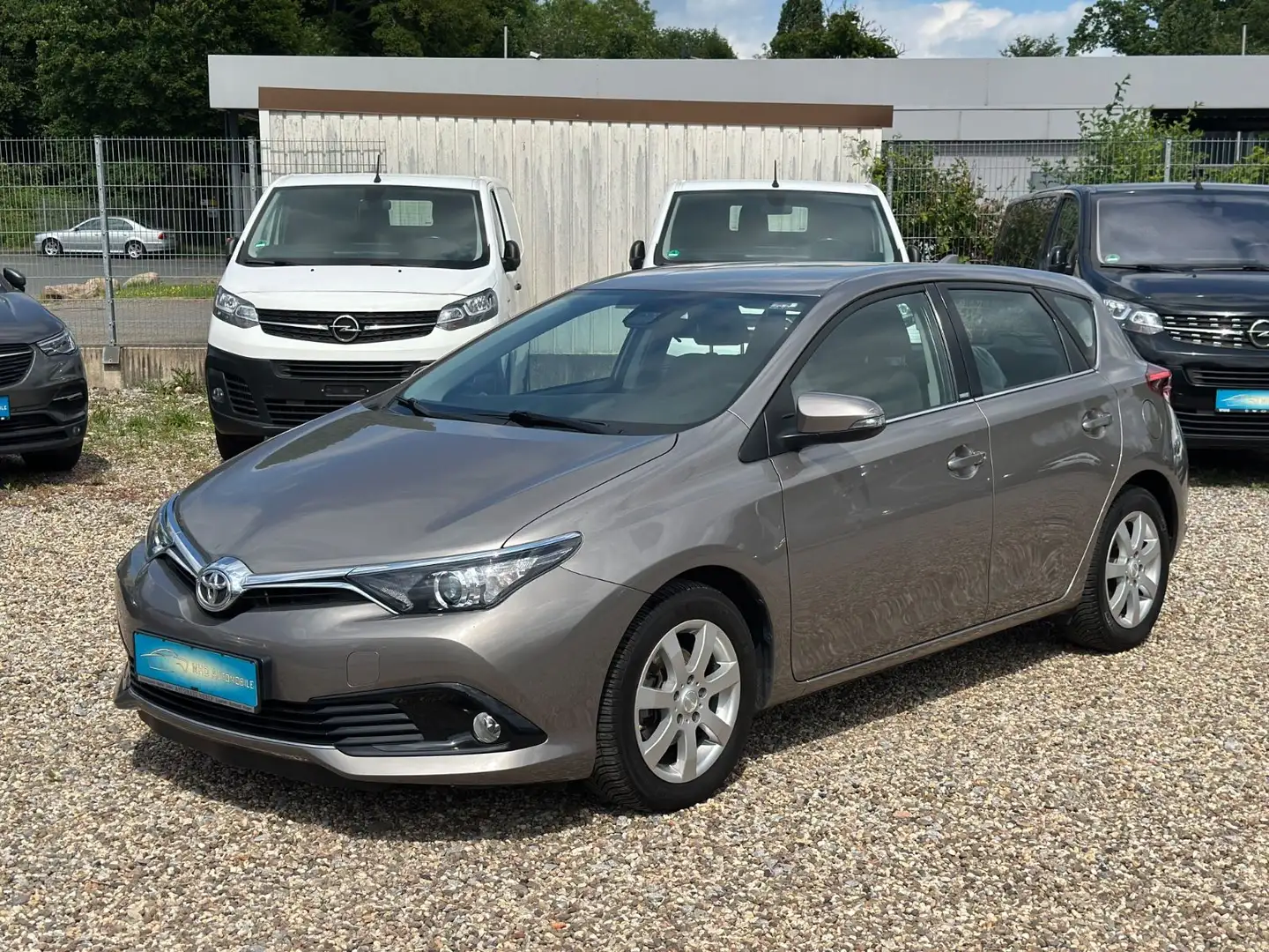 Toyota Auris Edition-S Kamera 8-fach bereift - 1