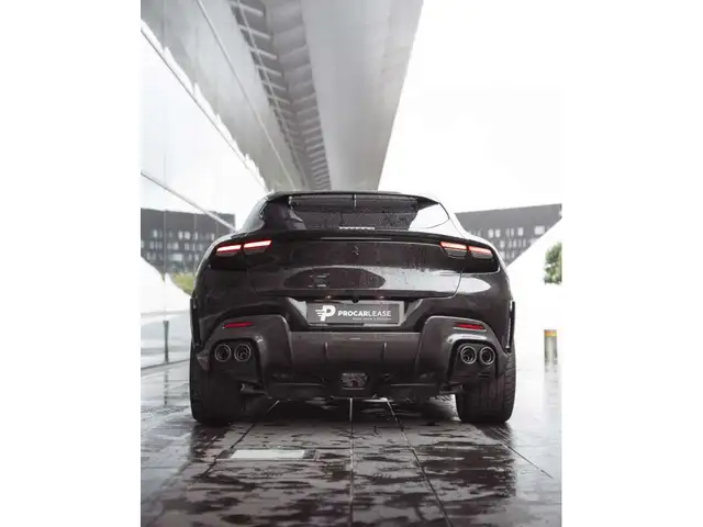 Ferrari Purosangue V12 / AVAILABLE MY 2026 / PANORAMA/ CARBON /VOLL