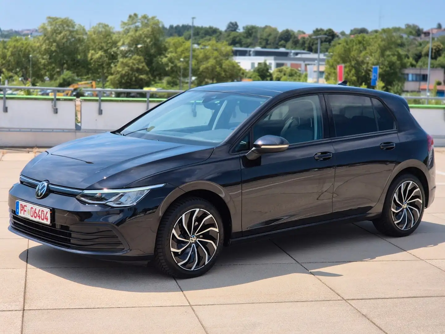 Volkswagen Golf VIII Lim. Life Zwart - 1