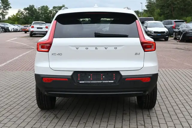 Volvo XC40 view 4