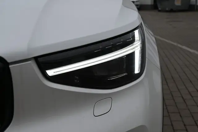 Volvo XC40 view 10