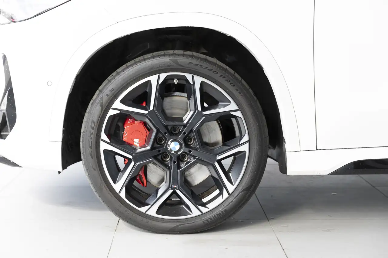 BMW X1 снимка BMW X1
