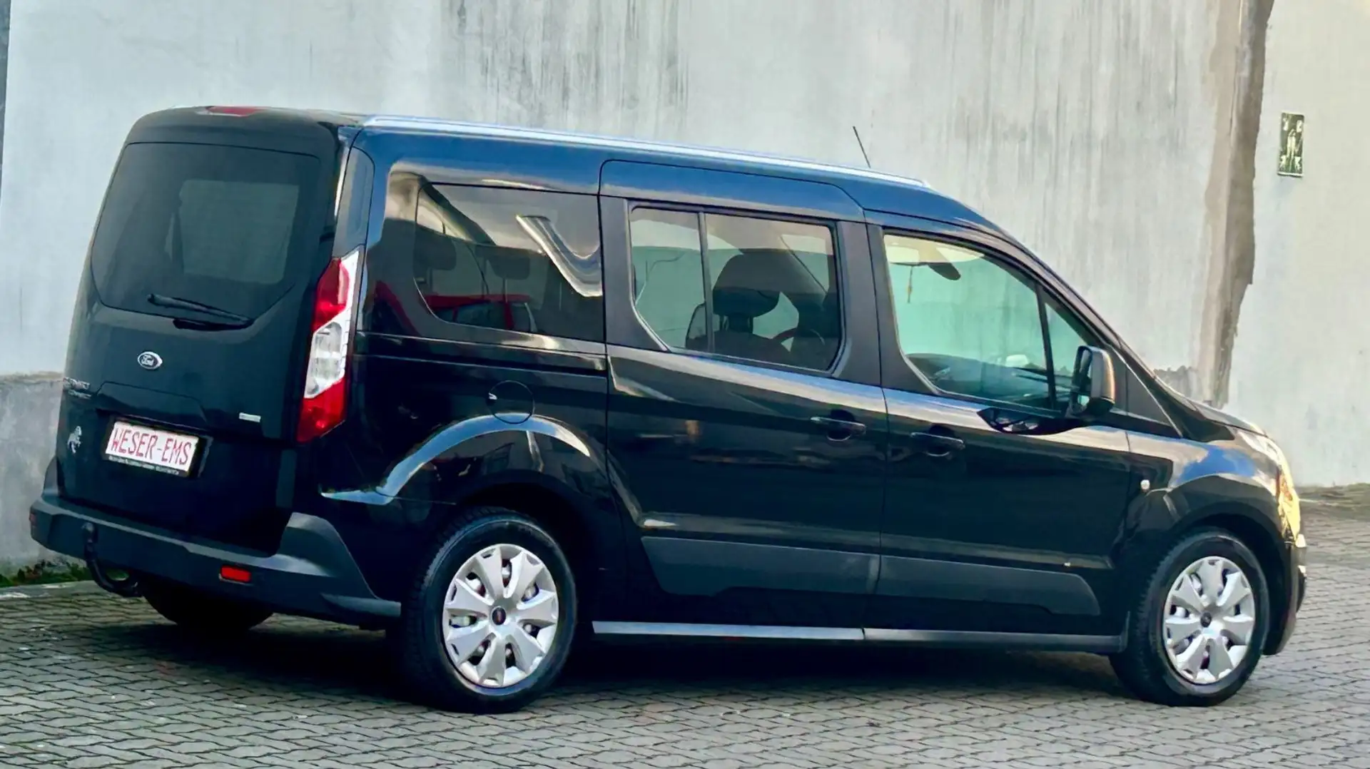 Ford Grand Tourneo Connect 1,6i Automatik Trend AHK Zwart - 2
