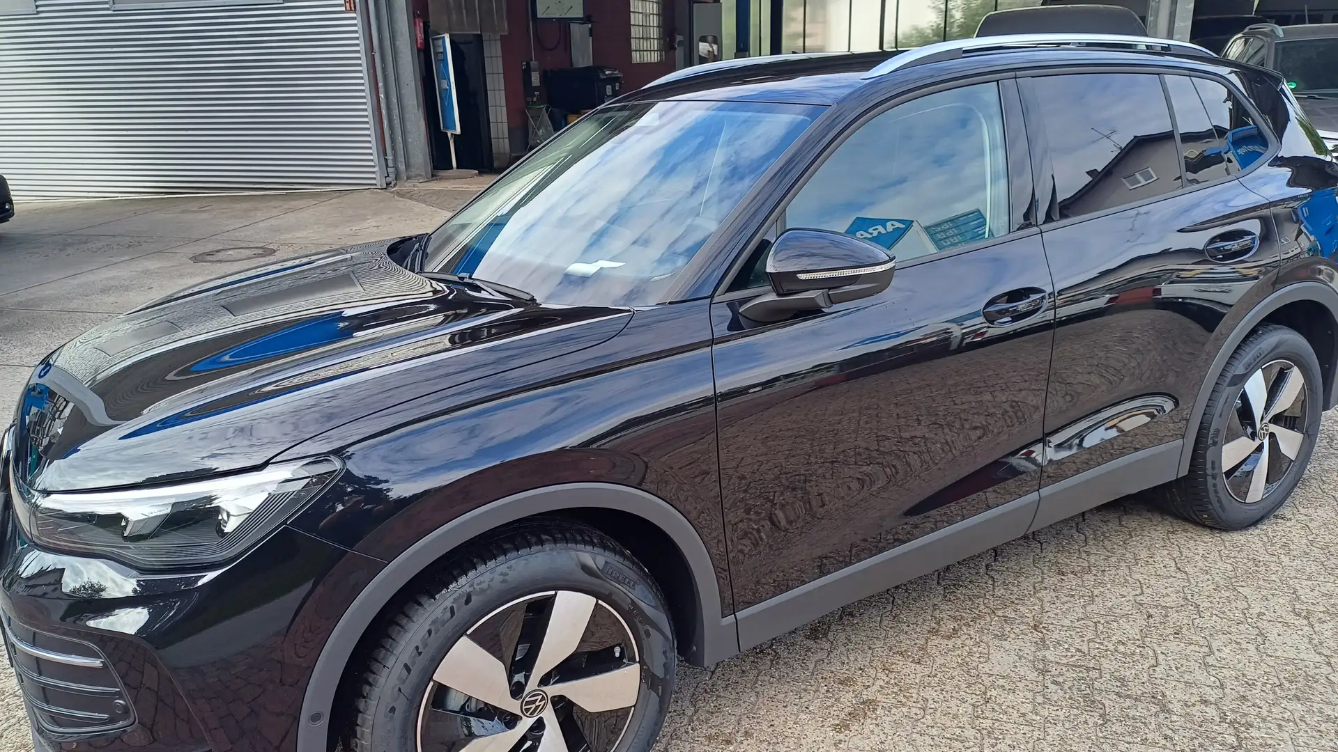 Volkswagen Tiguan 1.5 eTSI 110 kW Life Schwarz - 2