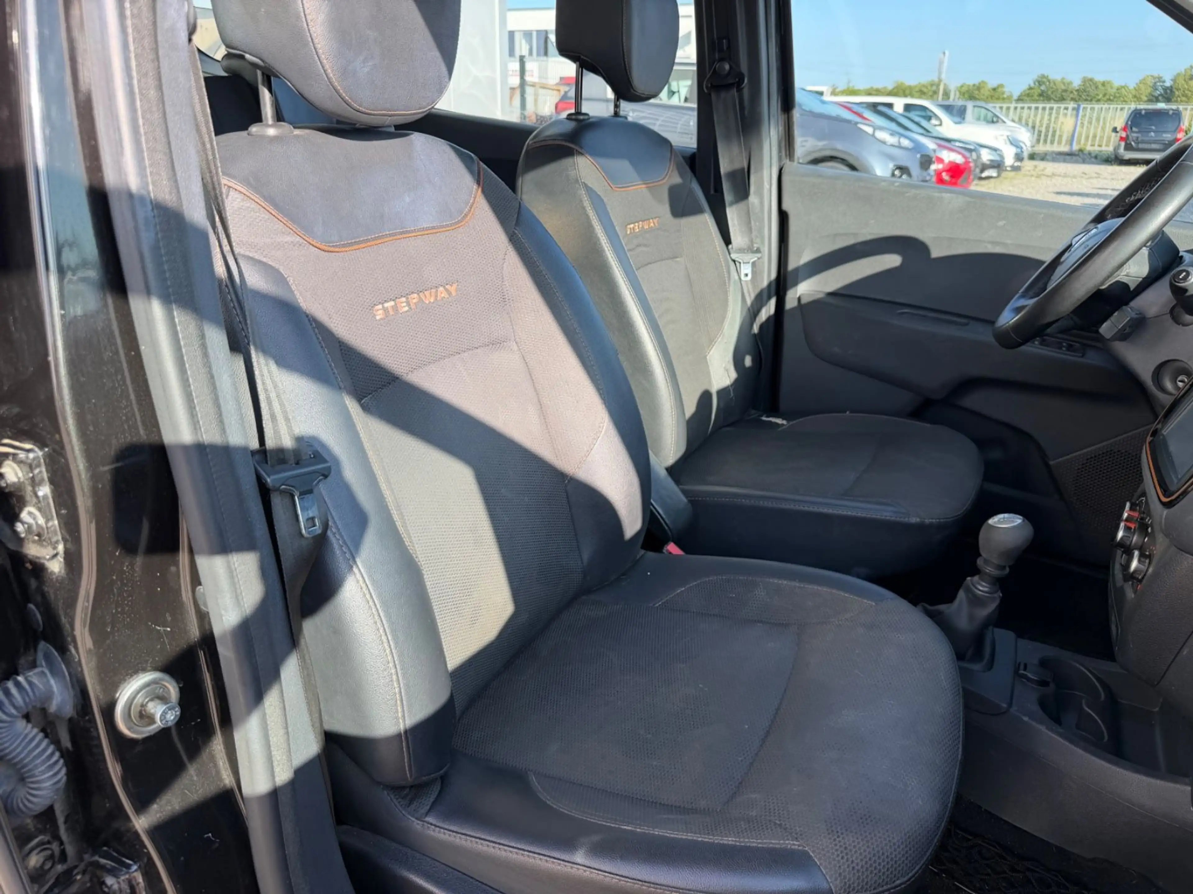 Dacia Lodgy Stepway Celebration 1.5 dCi Klima Kamera — photo 11