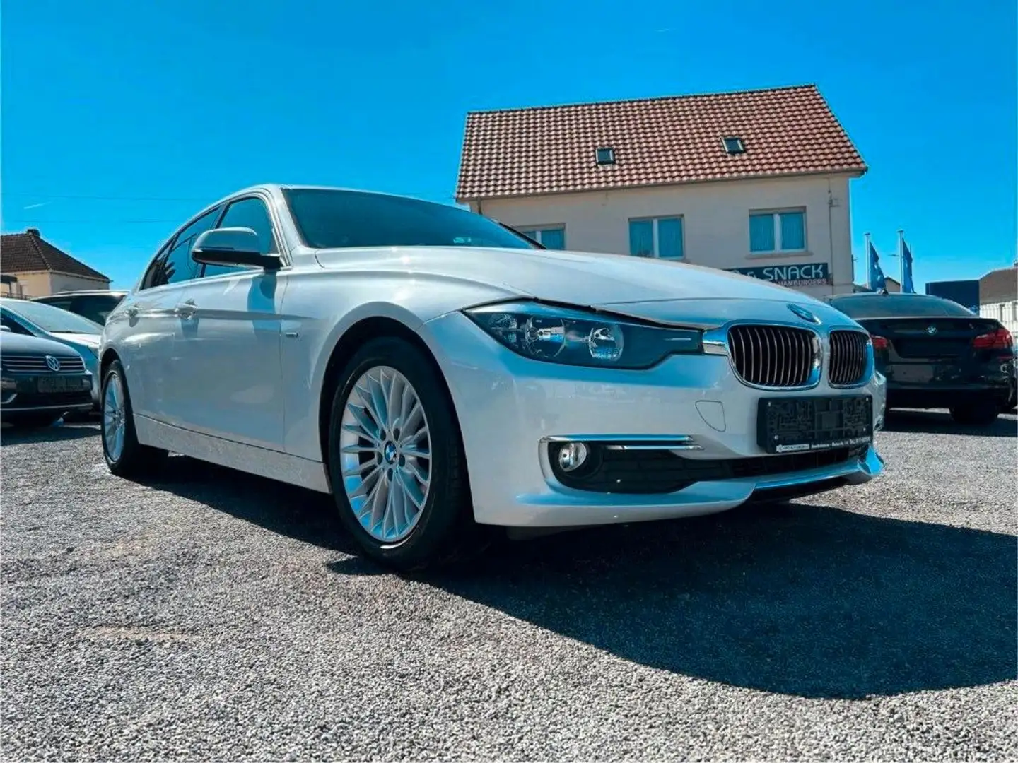 BMW 318 d AUT + NAVI + SHZ + SCHIEBED + LEDER Weiß - 1