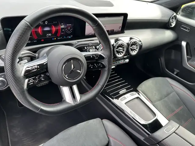 Mercedes-Benz 220 view 9