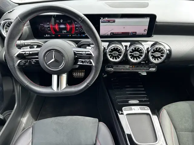 Mercedes-Benz 220 view 13