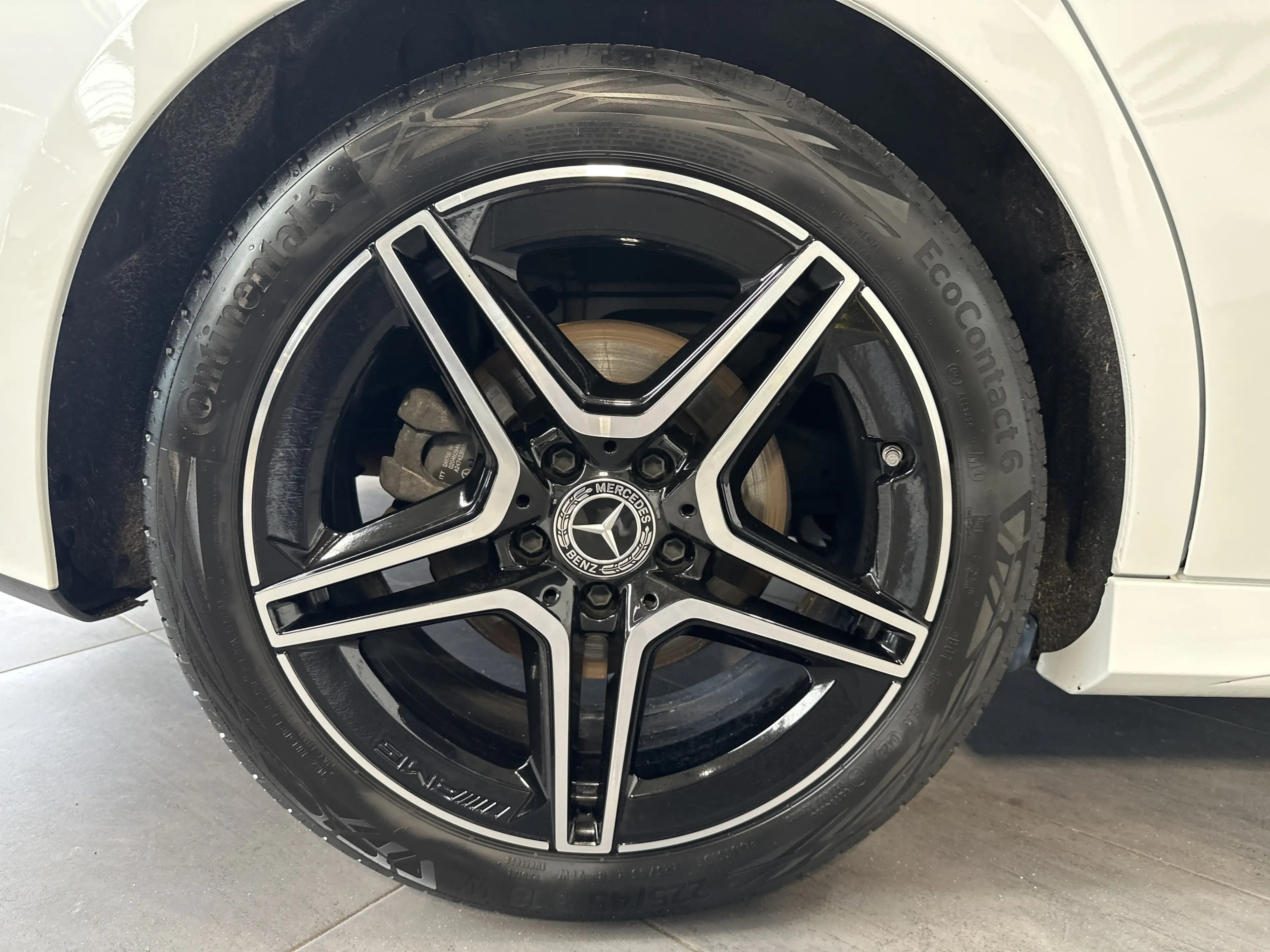Mercedes-Benz A 220 AMG-Line Advanced Plus NAV+LED+ACC+NIGHT — photo 3