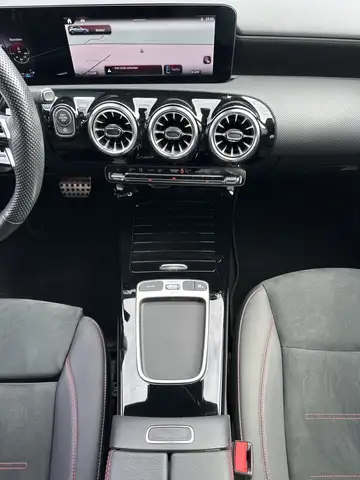 Mercedes-Benz 220 view 15