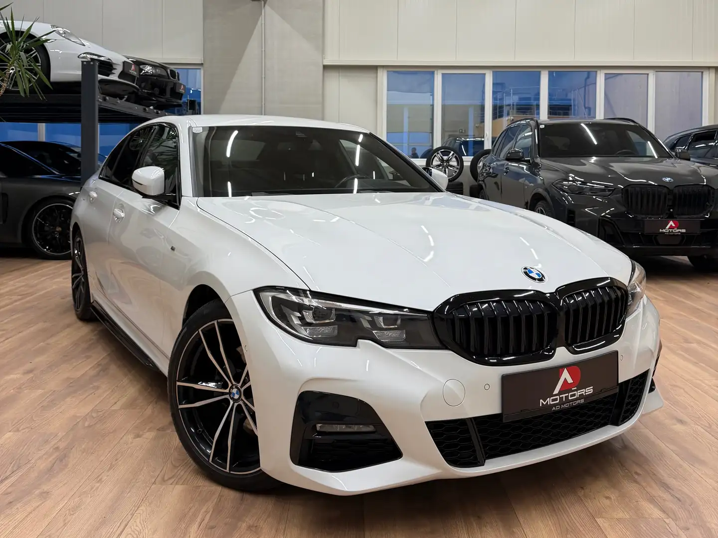 BMW 320 320 d xDrive M Sport Weiß - 2