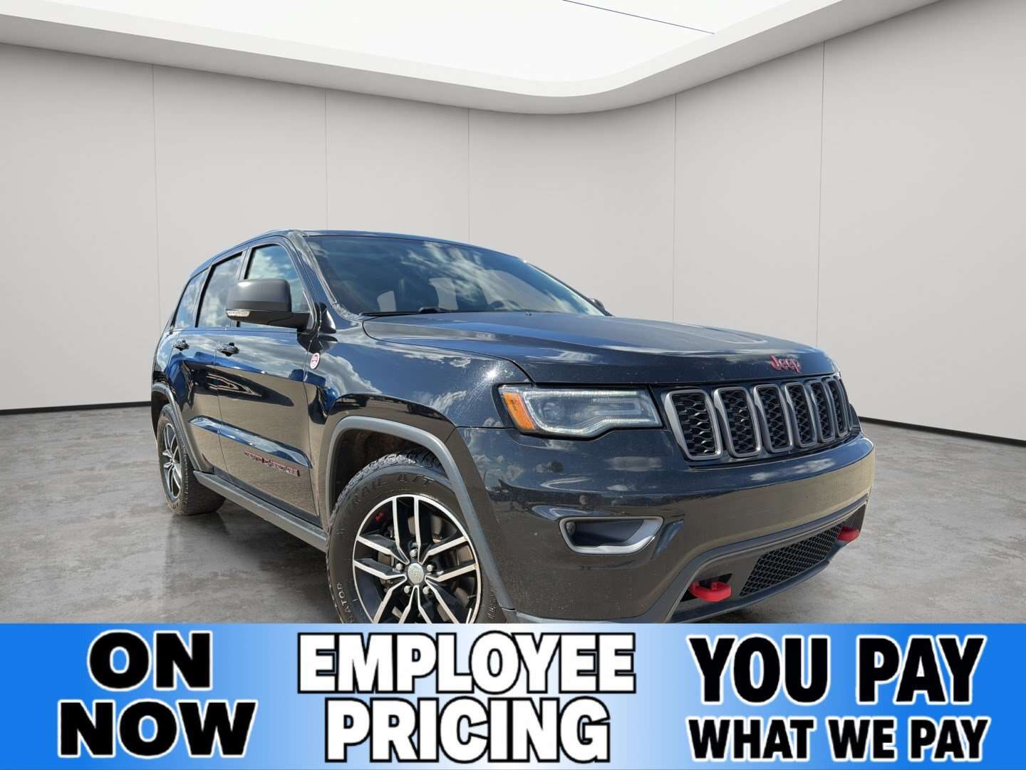 2017 Jeep Grand Cherokee Trailhawk - HEATED SEATS