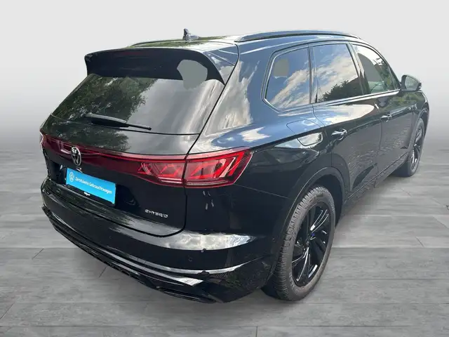 Volkswagen Touareg view 7