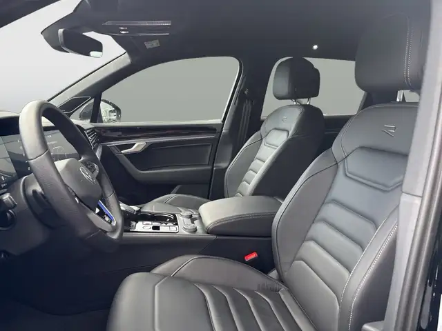 Volkswagen Touareg view 11