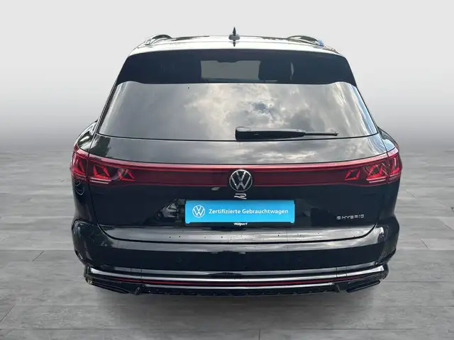 Volkswagen Touareg view 6