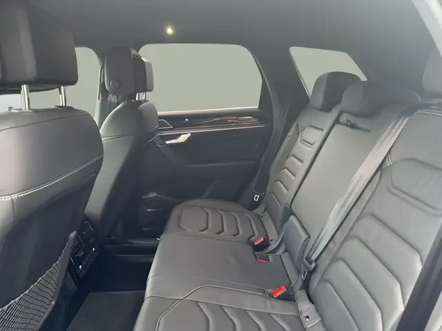 Volkswagen Touareg view 12