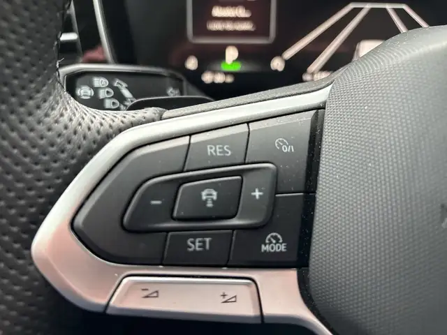 Volkswagen Touareg view 18