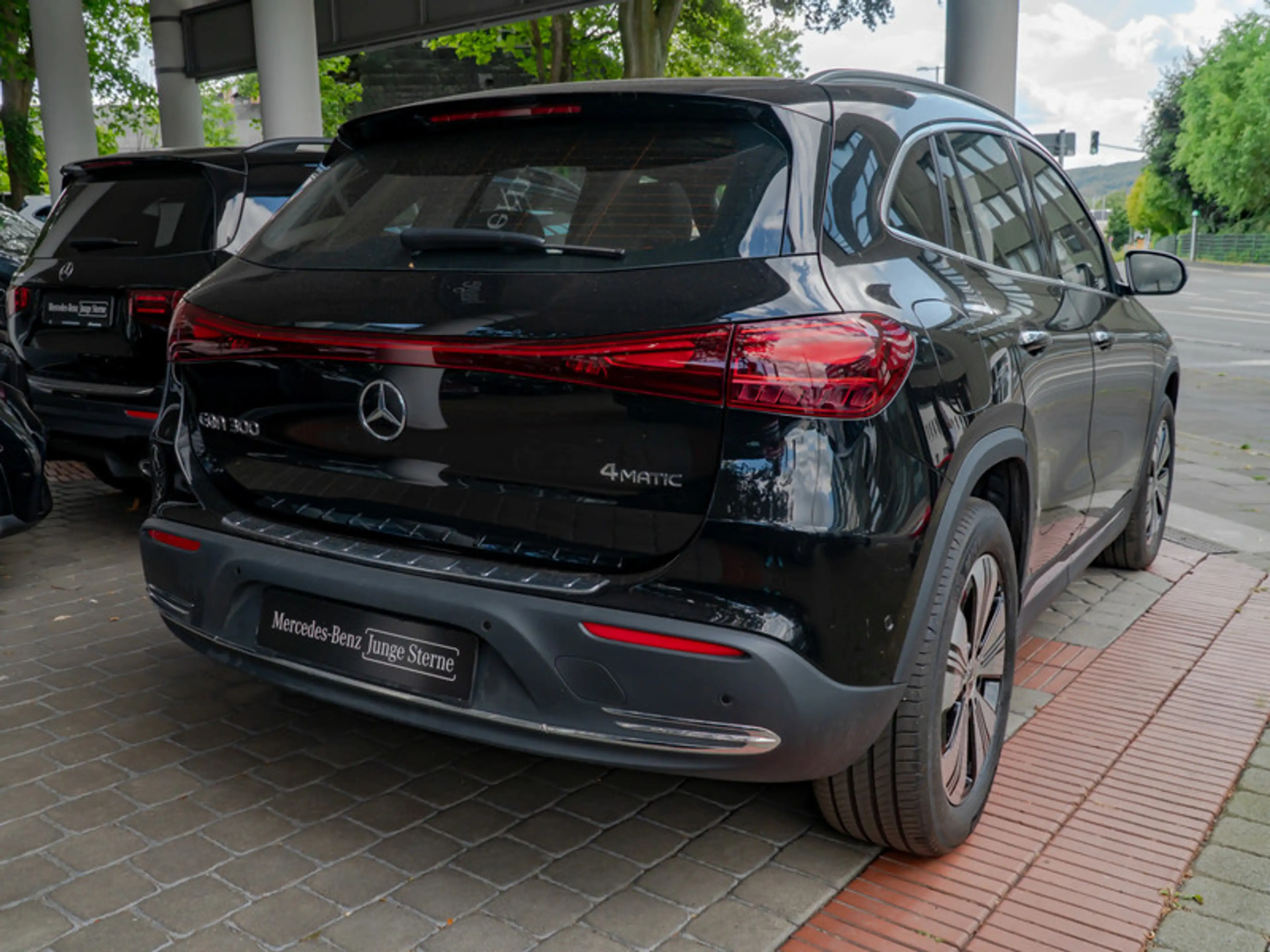 Mercedes-Benz EQA 300 4MATIC Pano+Progressive+Distr+Ambiente — photo 5