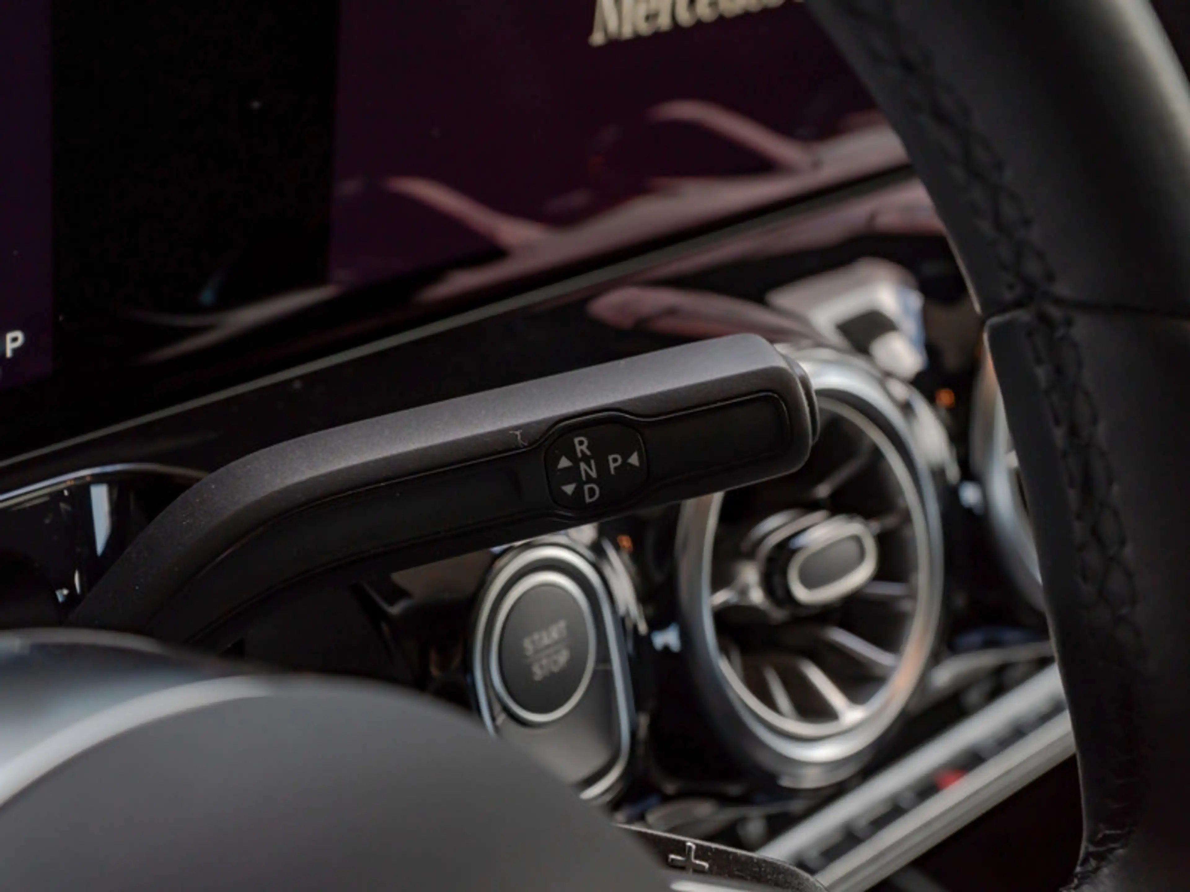 Mercedes-Benz EQA 300 4MATIC Pano+Progressive+Distr+Ambiente — photo 13