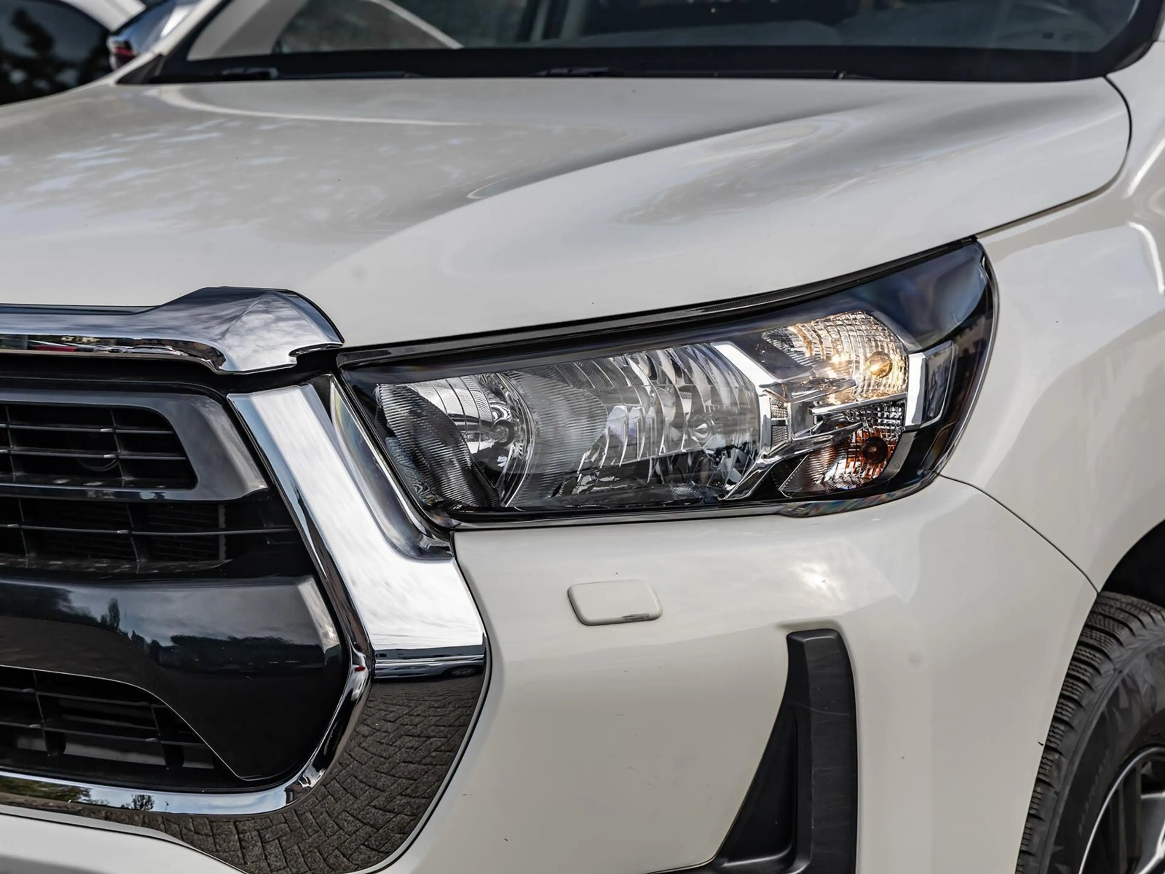 Toyota Hilux 2.8 D-4D Double Cab Comfort 4x4 MIT AHK — photo 9