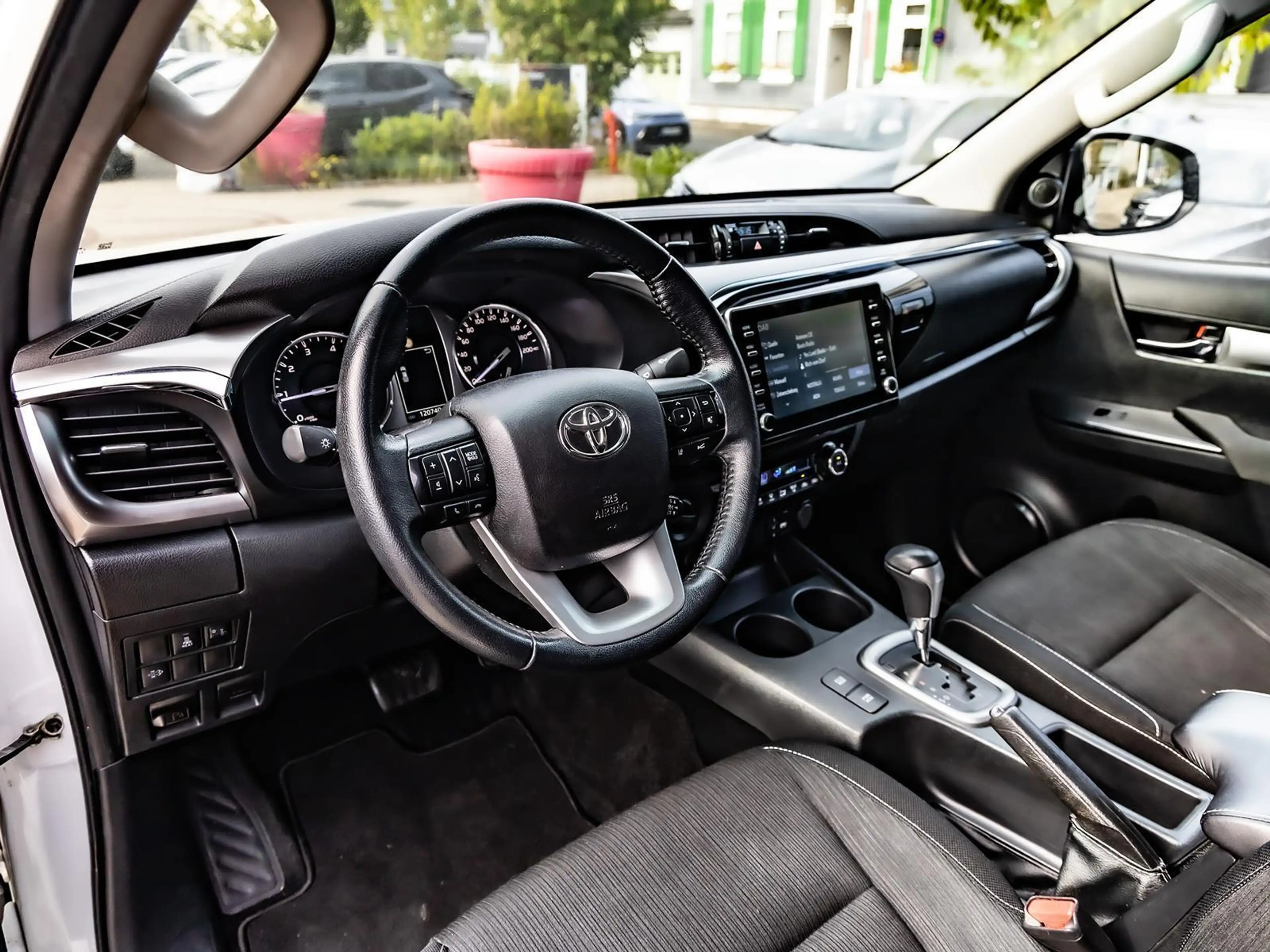 Toyota Hilux 2.8 D-4D Double Cab Comfort 4x4 MIT AHK — photo 17