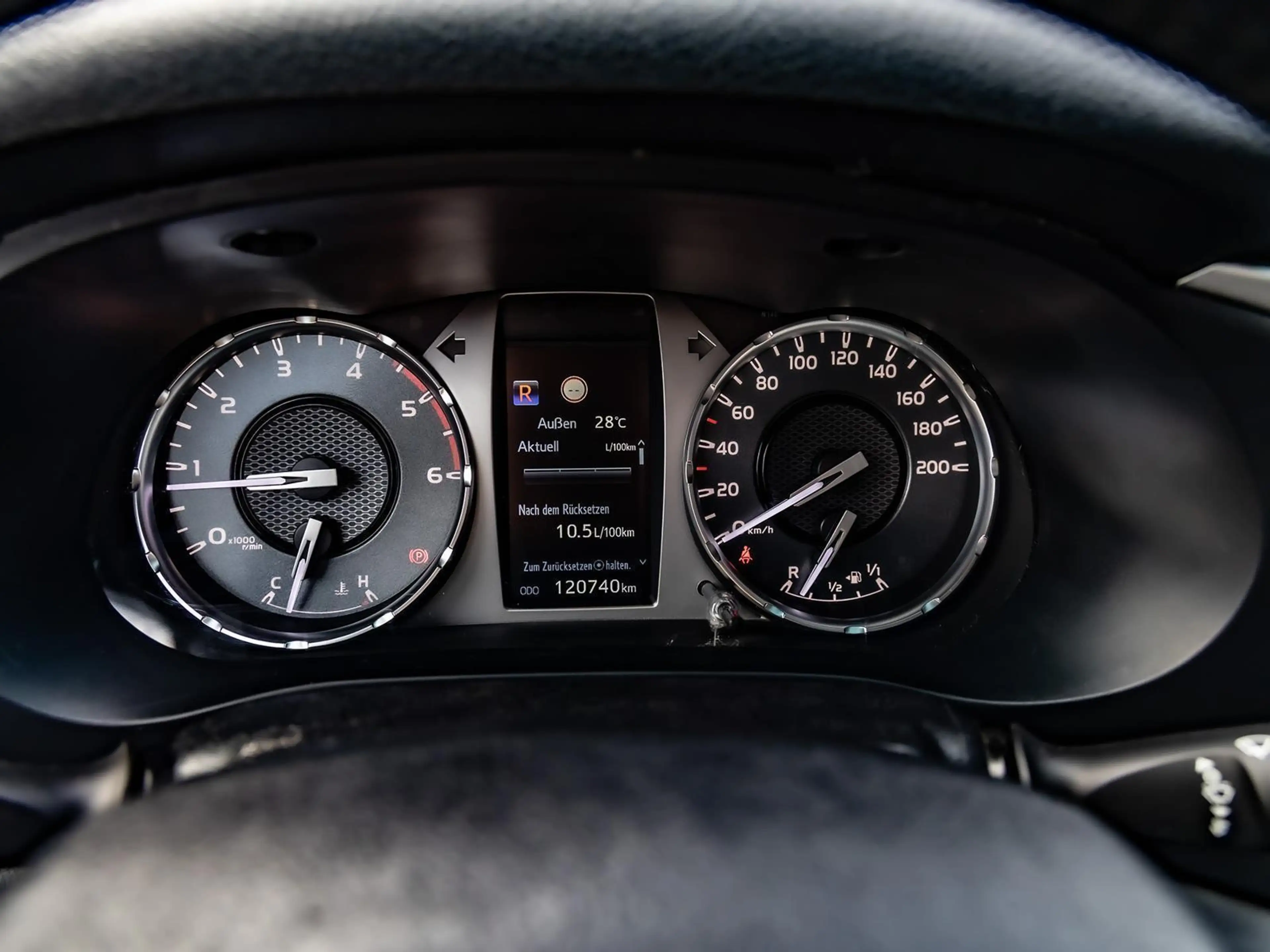 Toyota Hilux 2.8 D-4D Double Cab Comfort 4x4 MIT AHK — photo 19