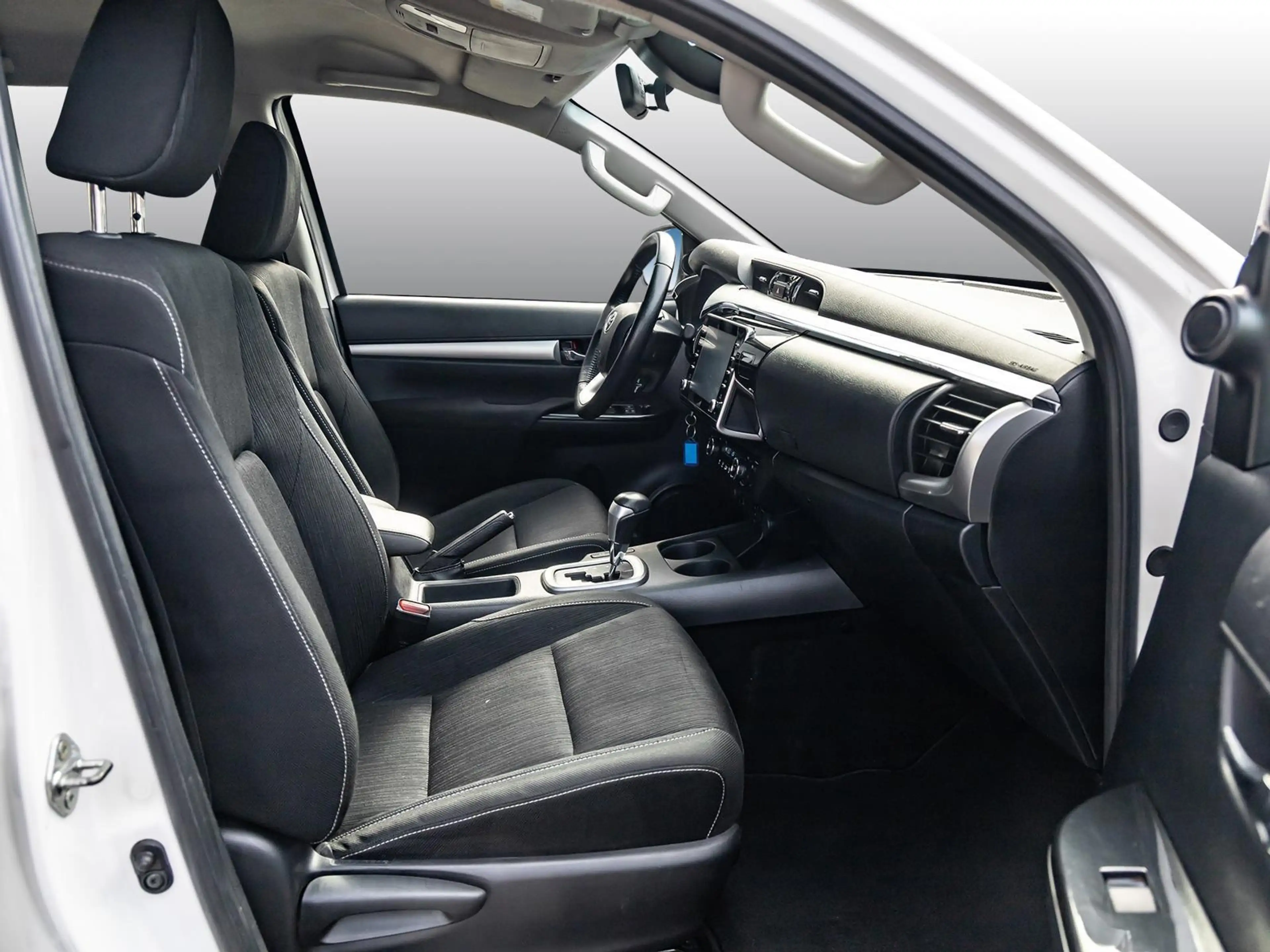 Toyota Hilux 2.8 D-4D Double Cab Comfort 4x4 MIT AHK — photo 7