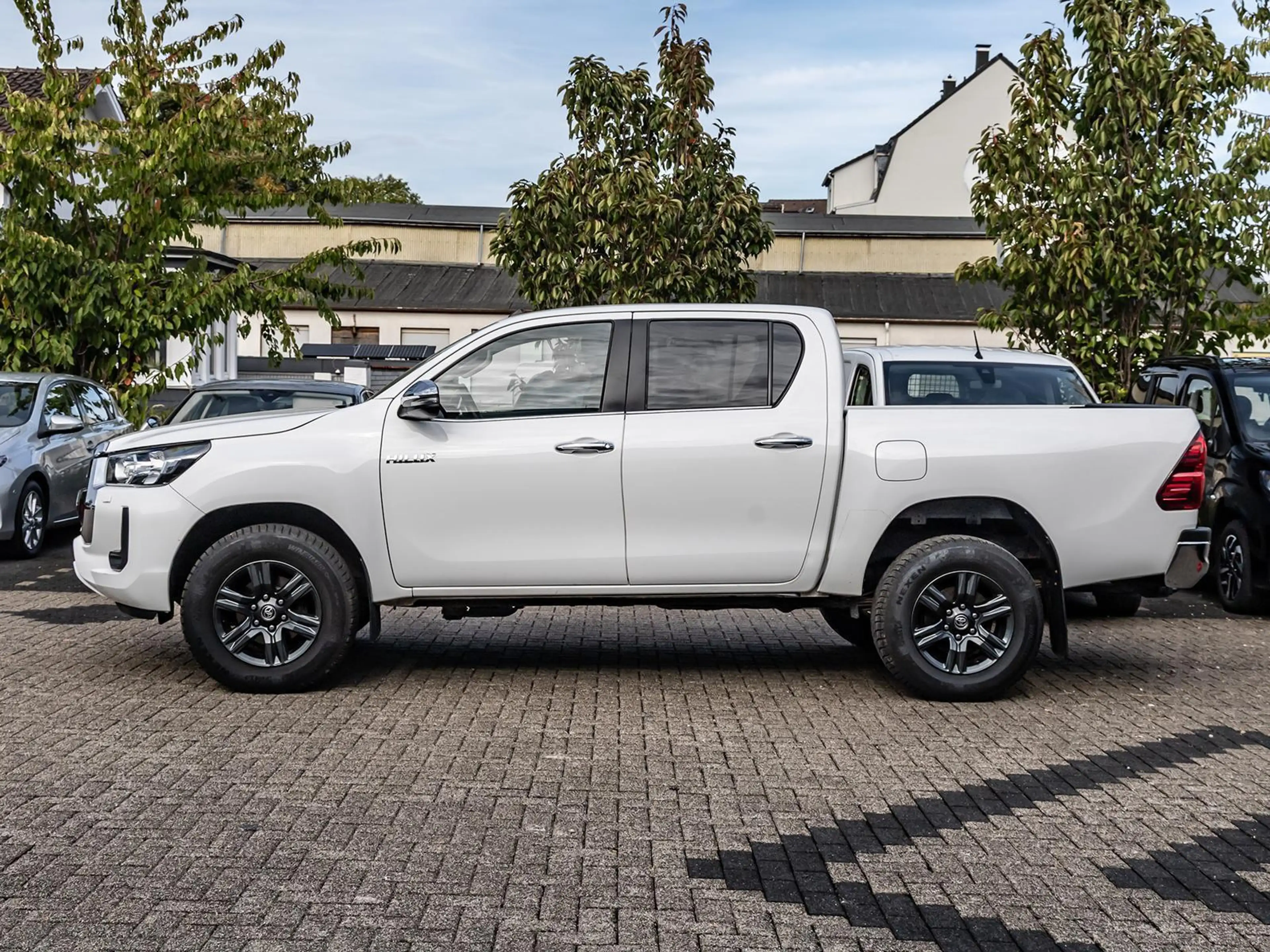 Toyota Hilux 2.8 D-4D Double Cab Comfort 4x4 MIT AHK — photo 3