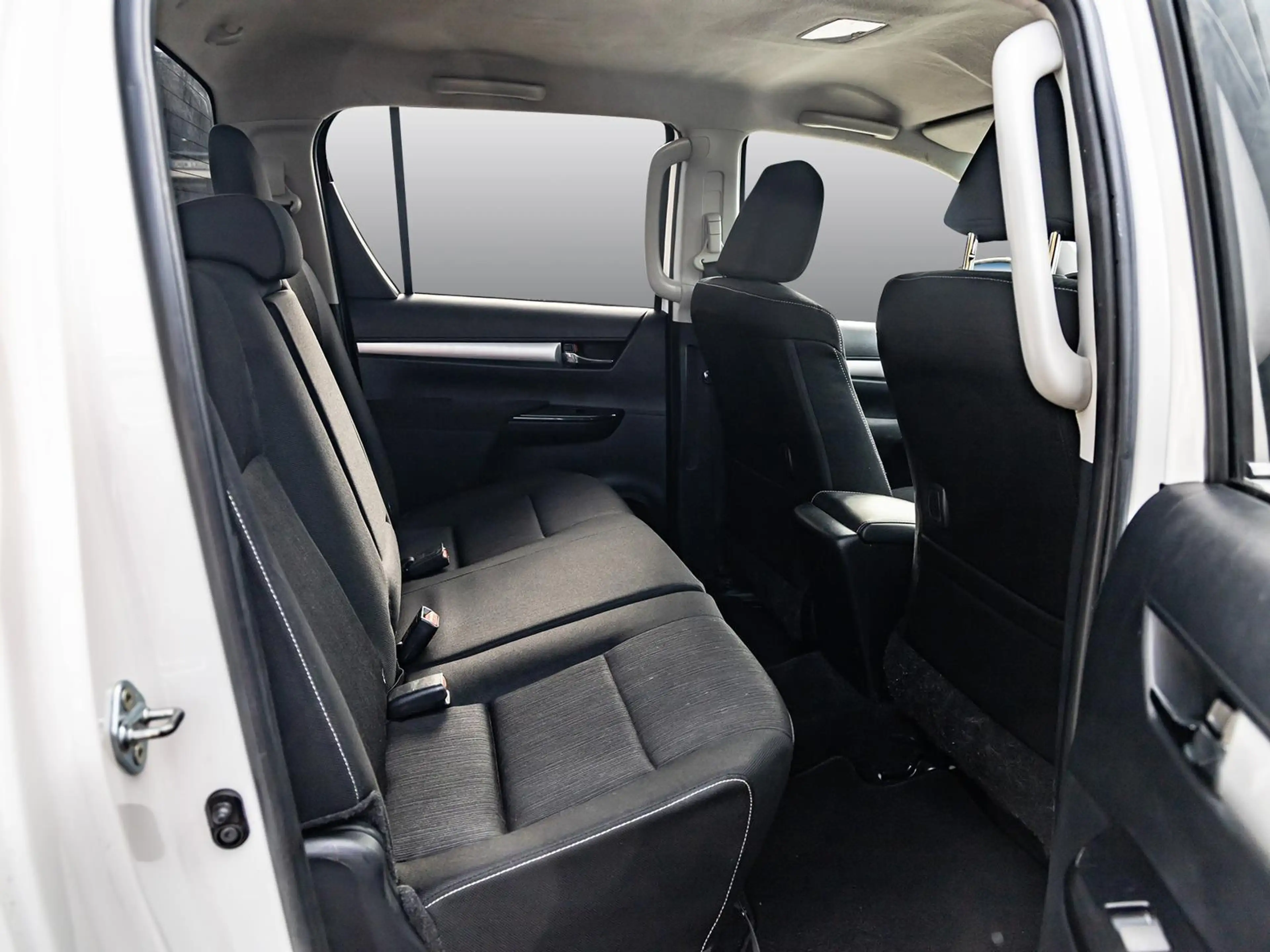 Toyota Hilux 2.8 D-4D Double Cab Comfort 4x4 MIT AHK — photo 8