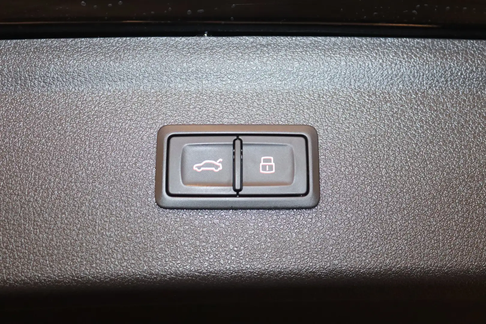 Audi Q3 2.0 TDI quattro S line-Navi-Xenon-AHK-KESSY- Schwarz - 2