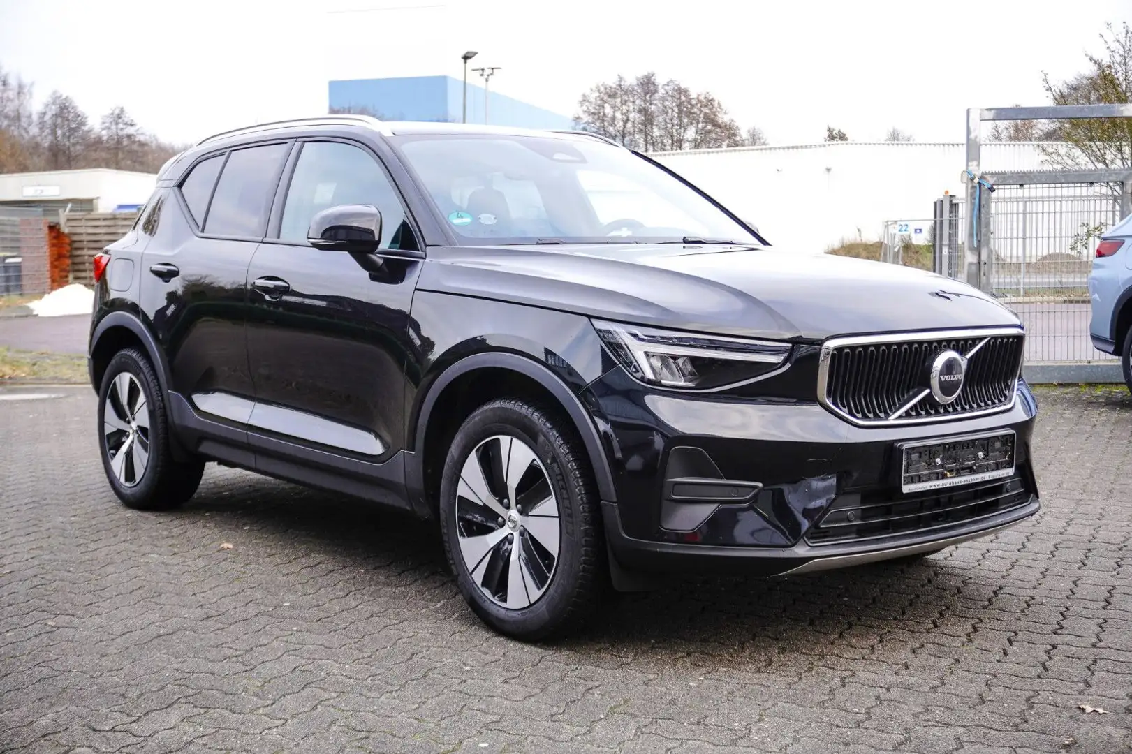 Volvo XC40 2WD Core B3  Mild-Hyb. AUTOM. ACC AHK Schwarz - 1