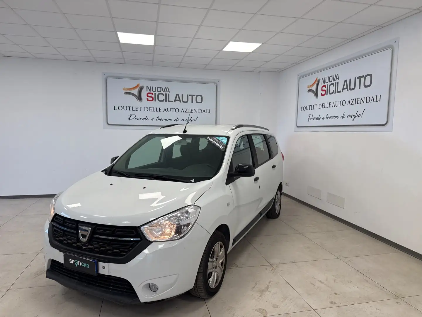 Dacia Lodgy 2017 1.5 blue dci Comfort s&s 115cv 7p.ti my19 Bianco - 2