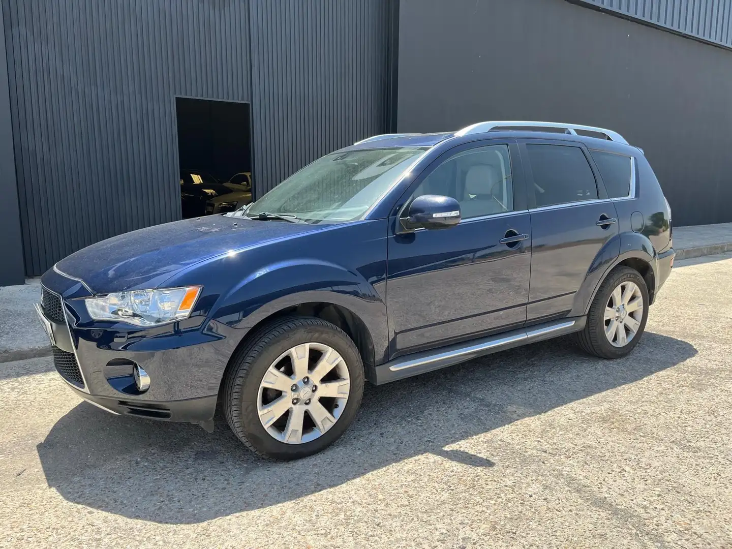 Mitsubishi Outlander 220DI-D Motion 2WD Azul - 2