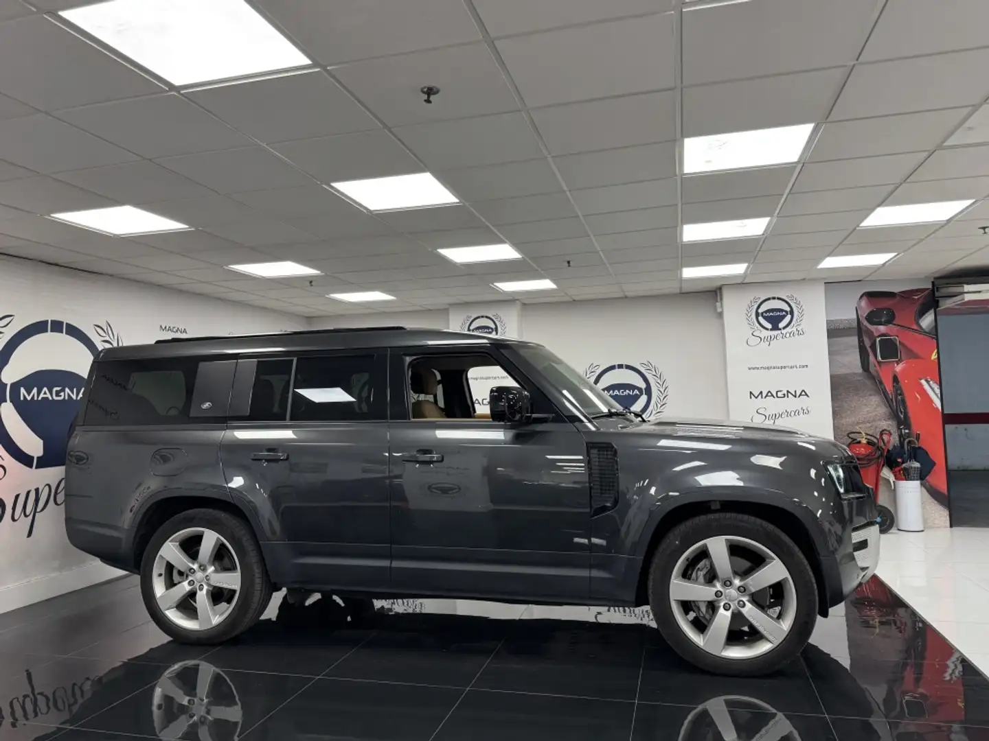 Land Rover Defender 130 3.0D l6 MHEV X- Dynamic HSE AWD Aut. 250 Gris - 2