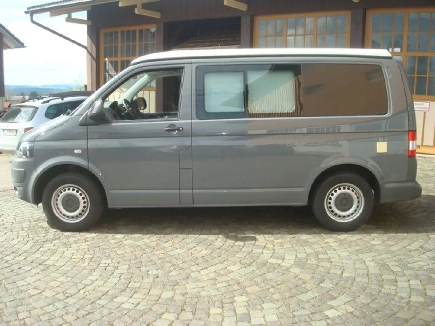 Volkswagen T5 Transporter Wohnmobil Reimo Ausbau mit Küche + AHK Grigio - 1