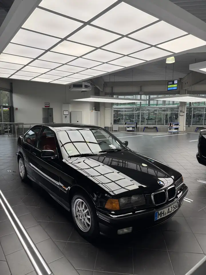 BMW 318is Exclusiv Edition Compact, foto 1