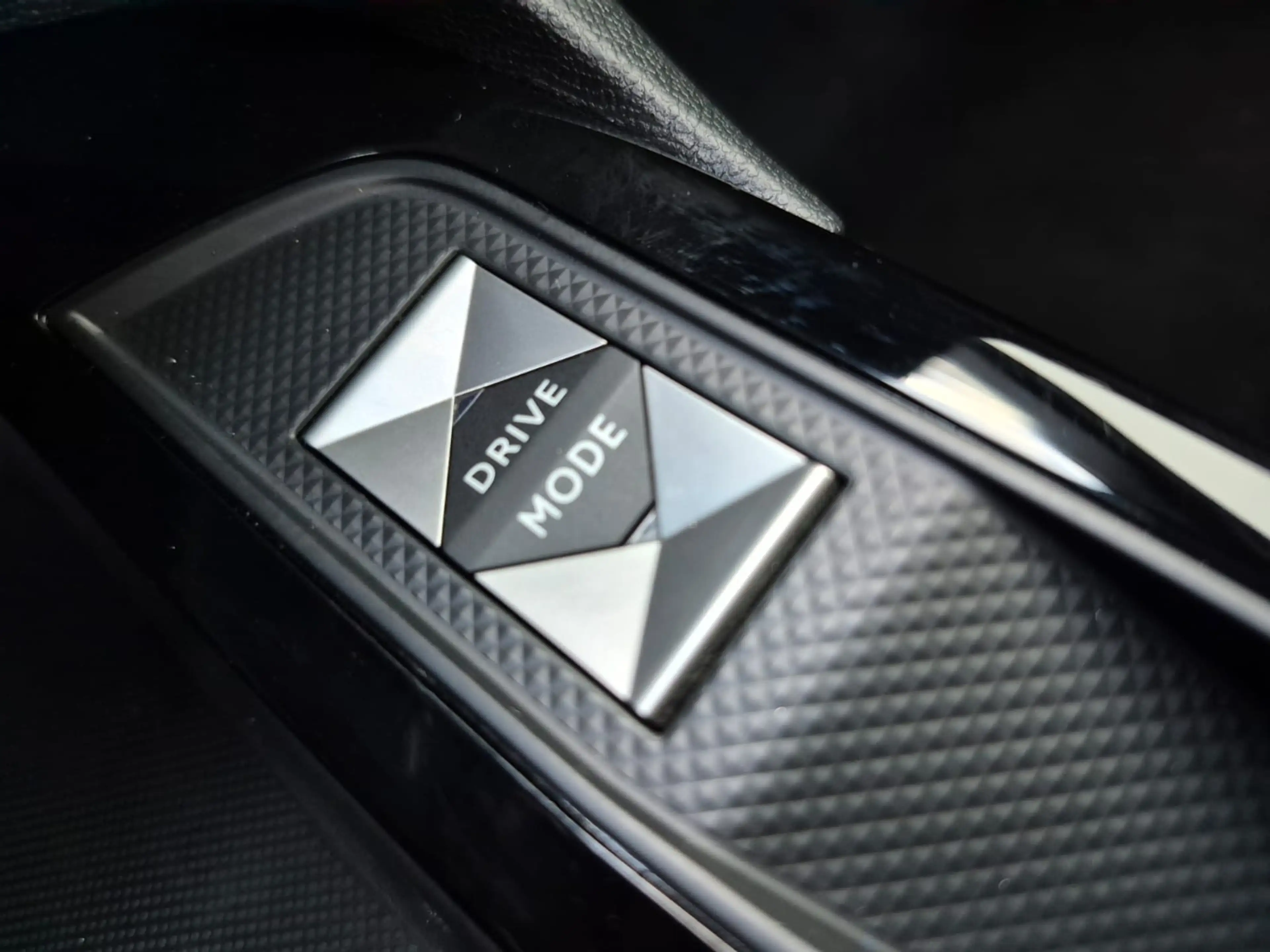 DS Automobiles DS 3 Crossback *** Performance Line + Full option - 1 owner *** — photo 15