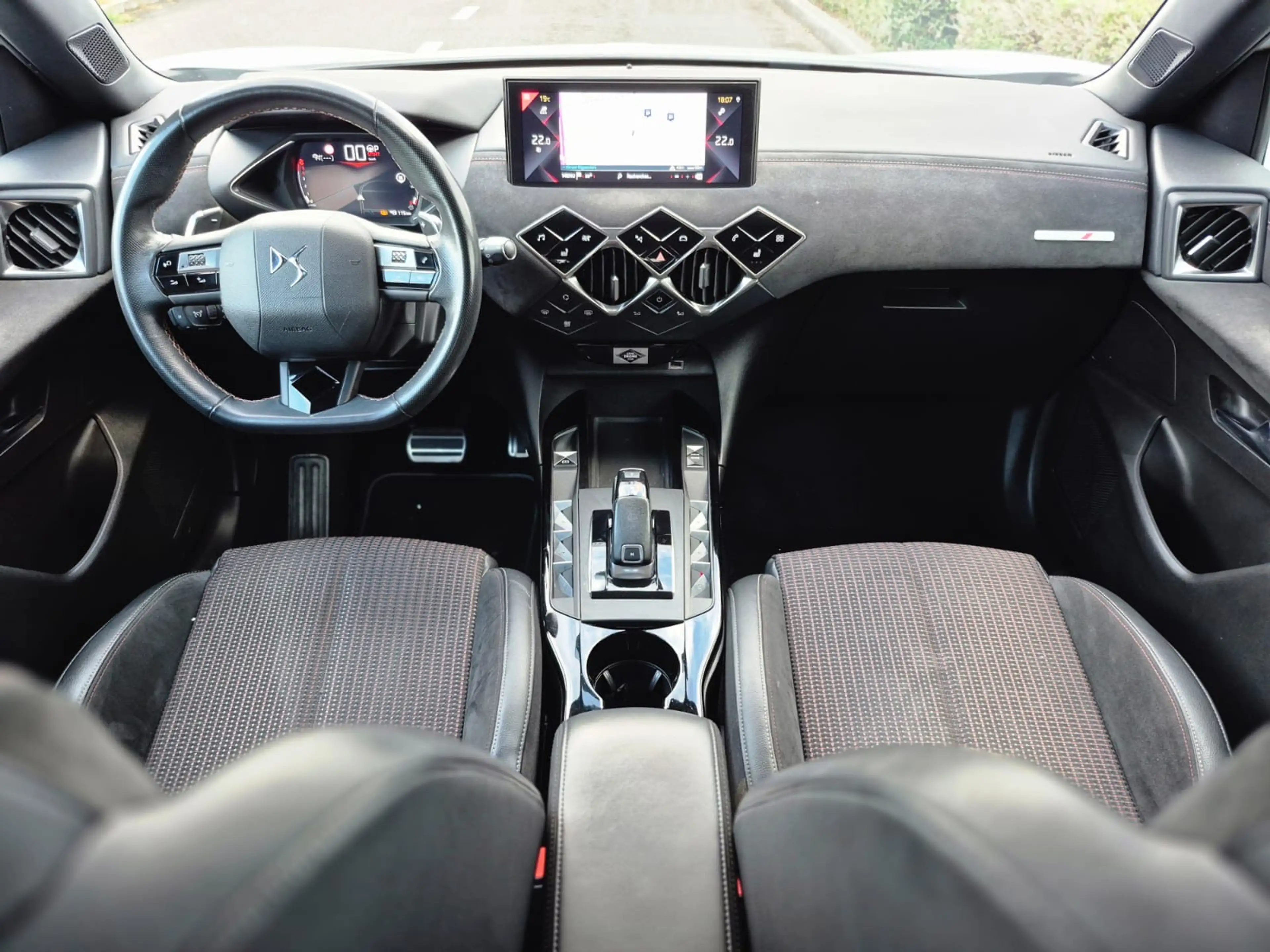 DS Automobiles DS 3 Crossback *** Performance Line + Full option - 1 owner *** — photo 11