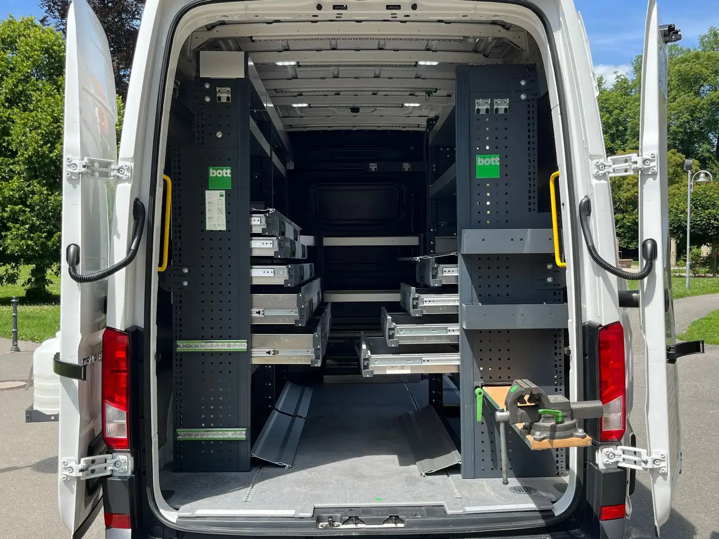 Volkswagen Crafter CRAFTER 2.0 TDI BOTT REGALS. STANDHZG. NAVI PDC Weiß - 1