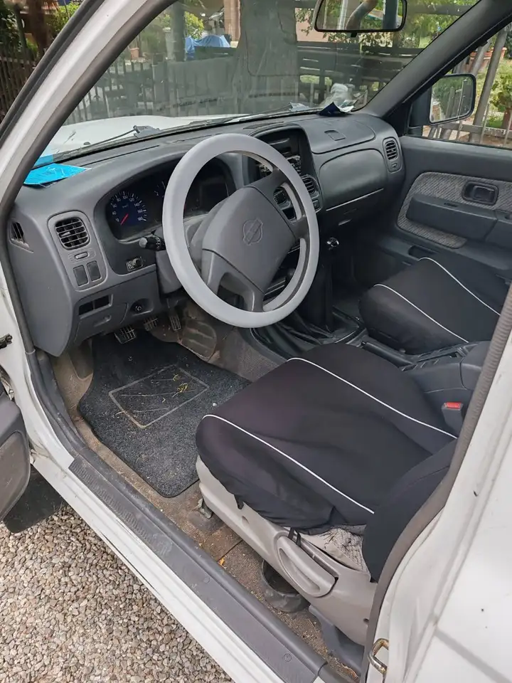 Nissan King Cab 1998 2.5 c/airbag,CL,clima, foto 5