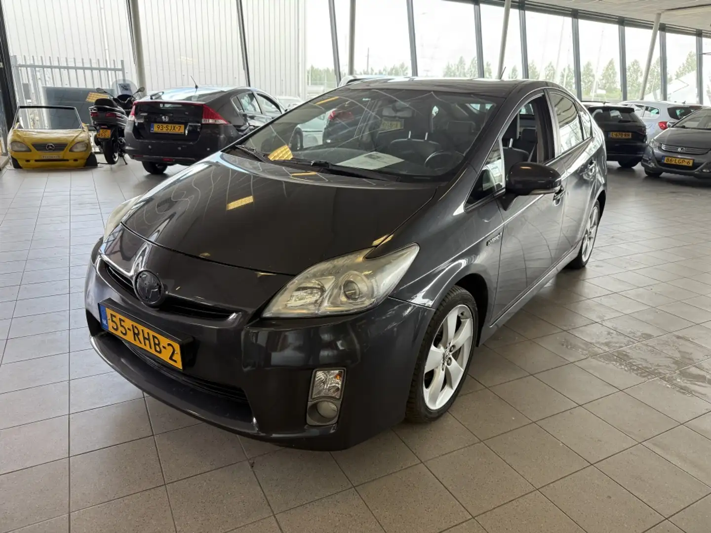 Toyota Prius 1.8 Dynamic Gris - 1