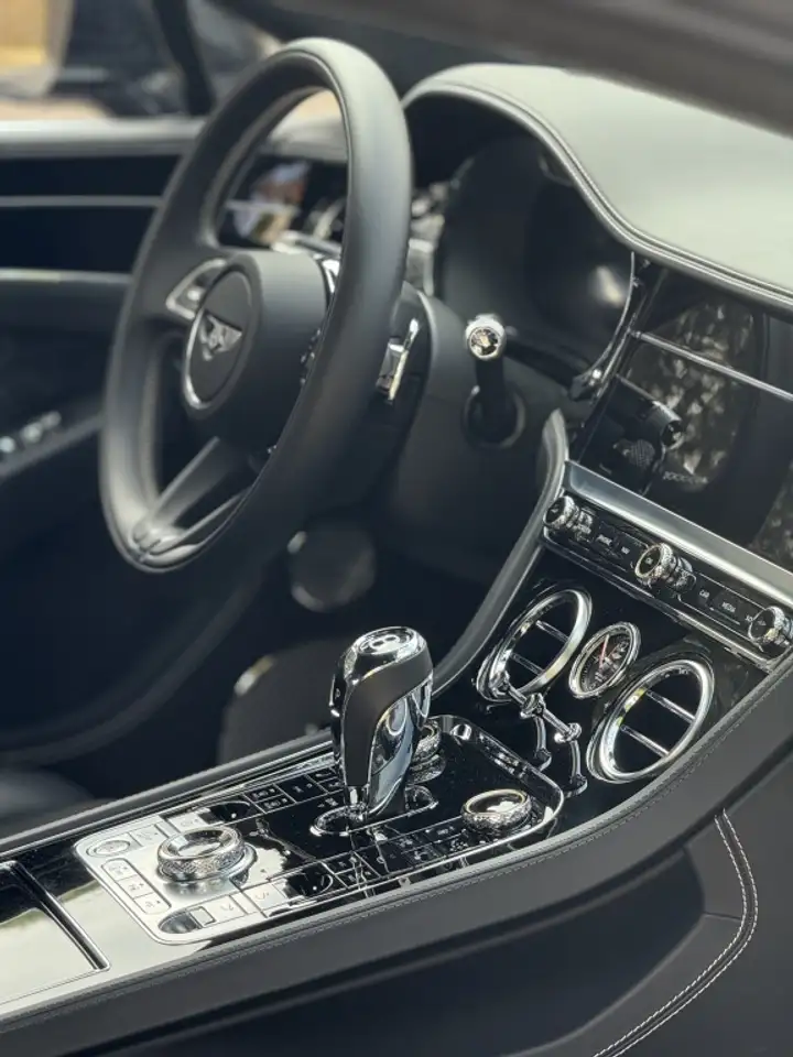 Bentley Continental GT 2023 — фото 10
