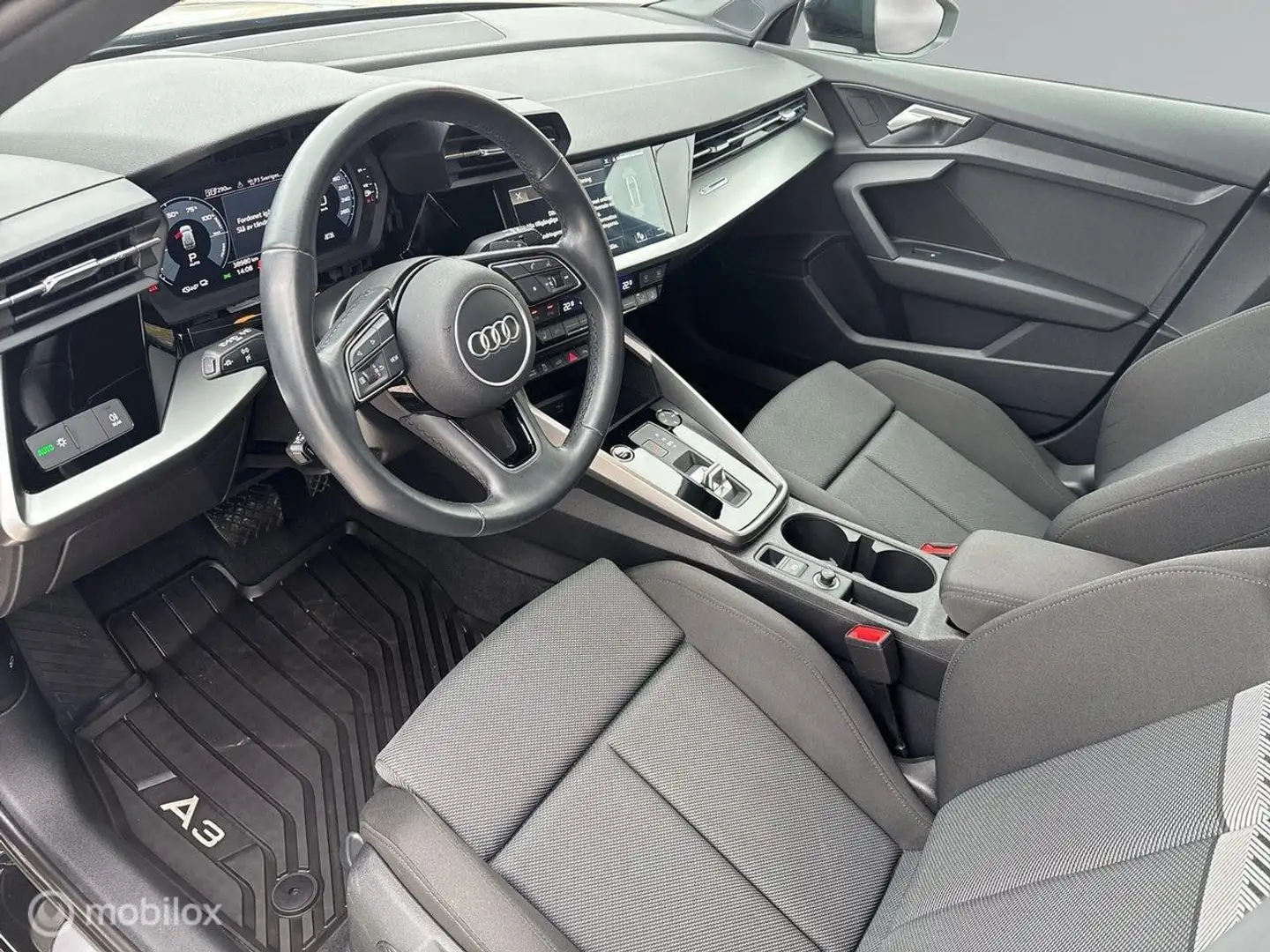 Audi A3 Sportback 45 TFSI e S edition Competition Schwarz - 2