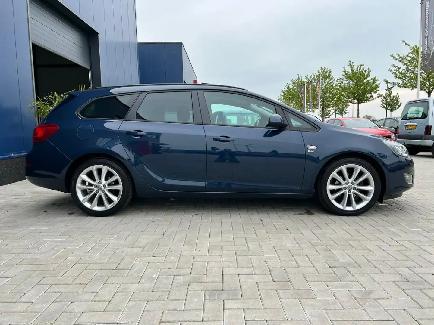 Opel Astra SPORTS TOURER 1.4 Turbo Sport / PANORAMADAK / APPL Bleu - 2