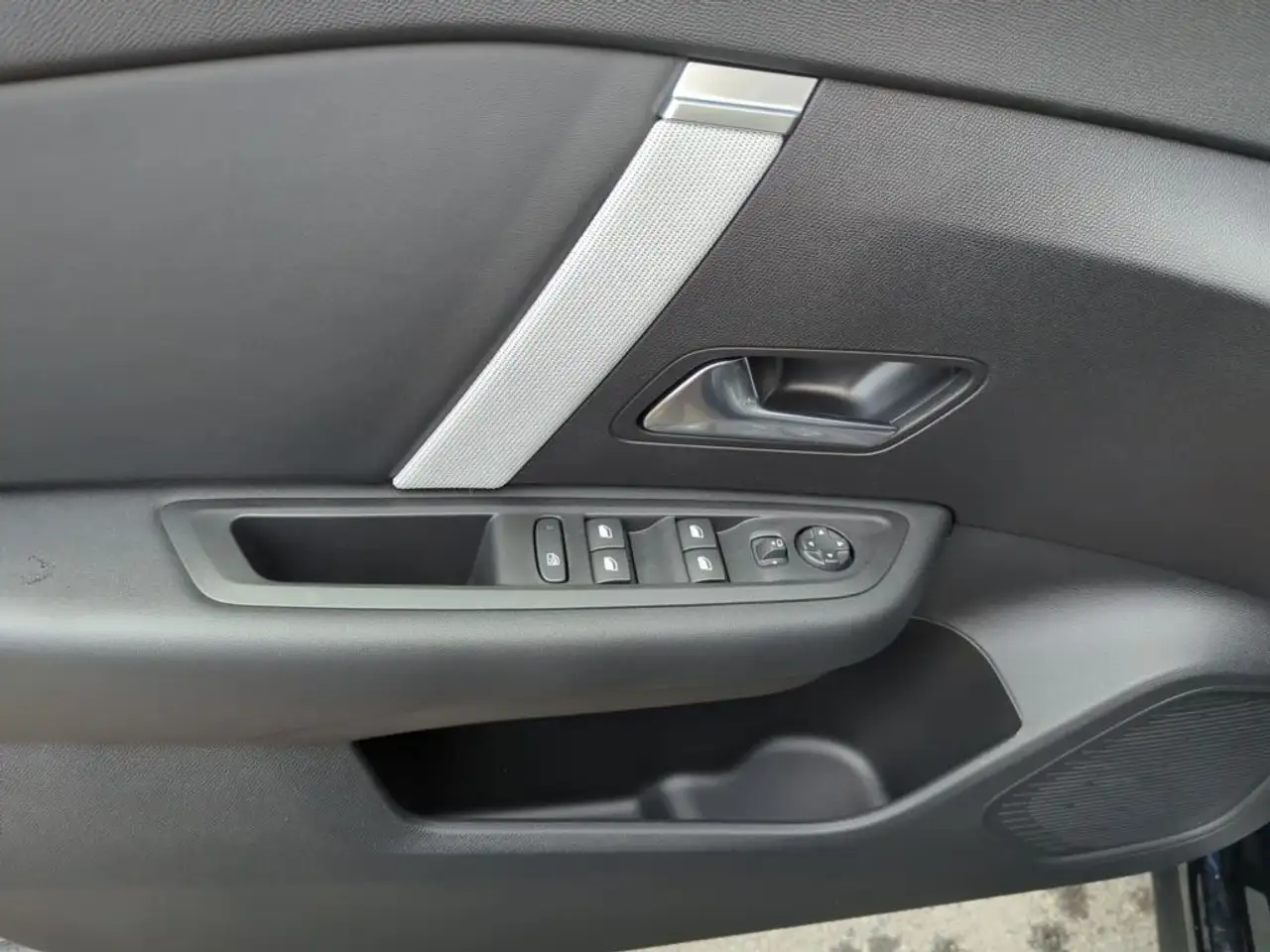 Citroen C4 Hybrid 145 MAX 13
