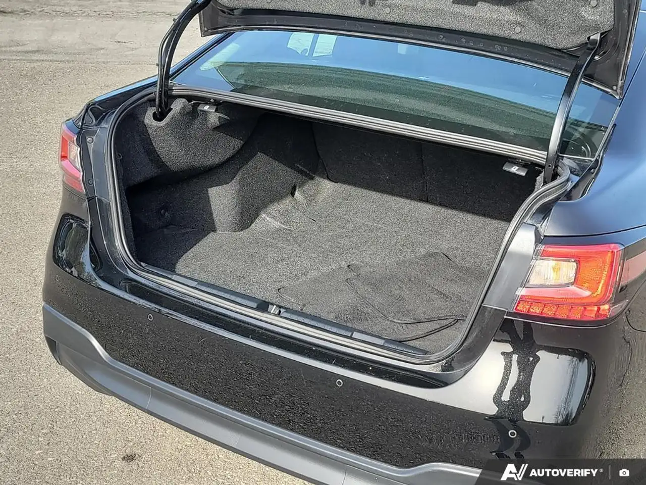 Subaru Legacy снимка Subaru Legacy
