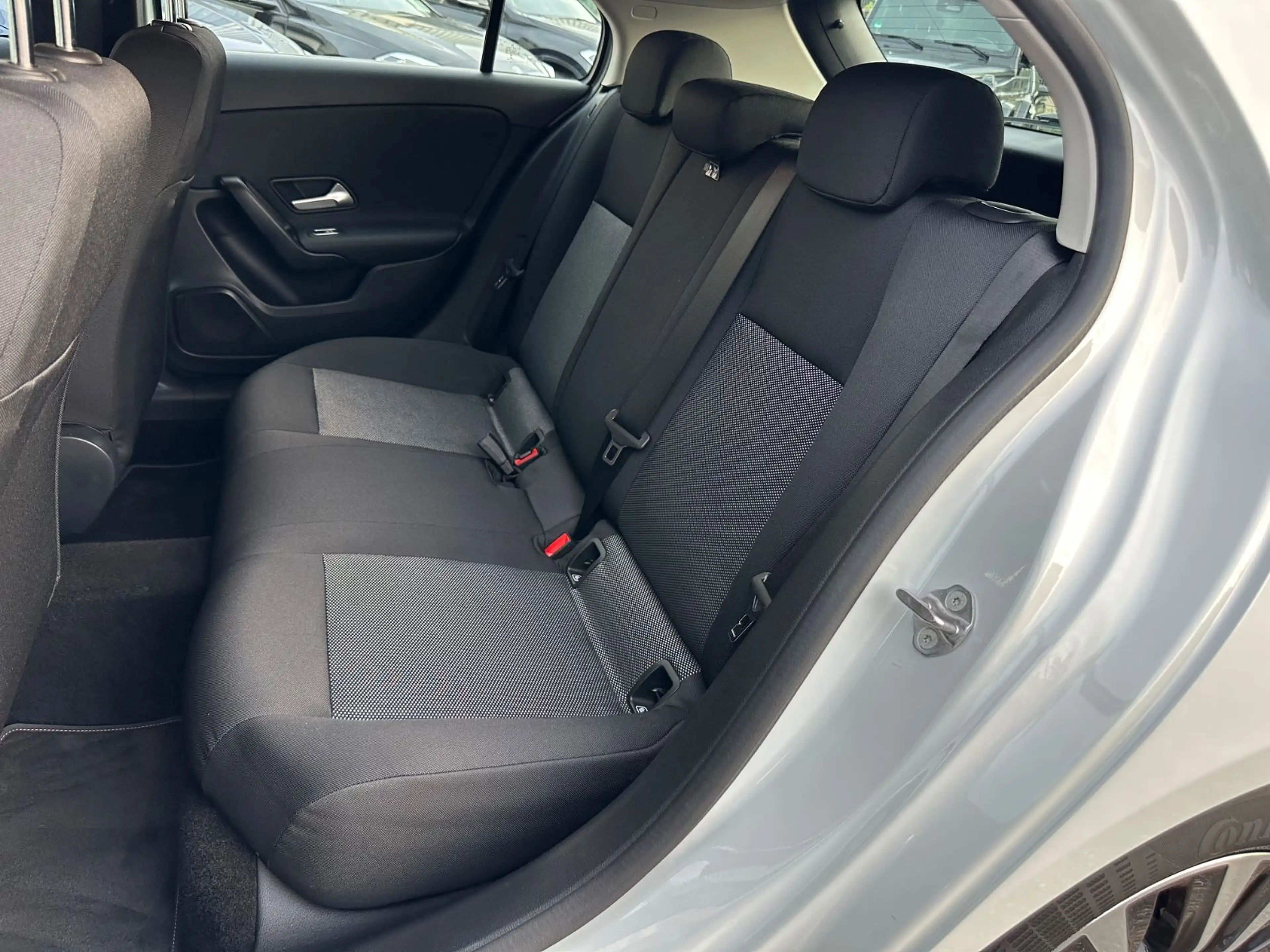 Mercedes-Benz A 180 d 1950ccm ALU MBUX DAB AC NAVI CAM TOP — photo 12