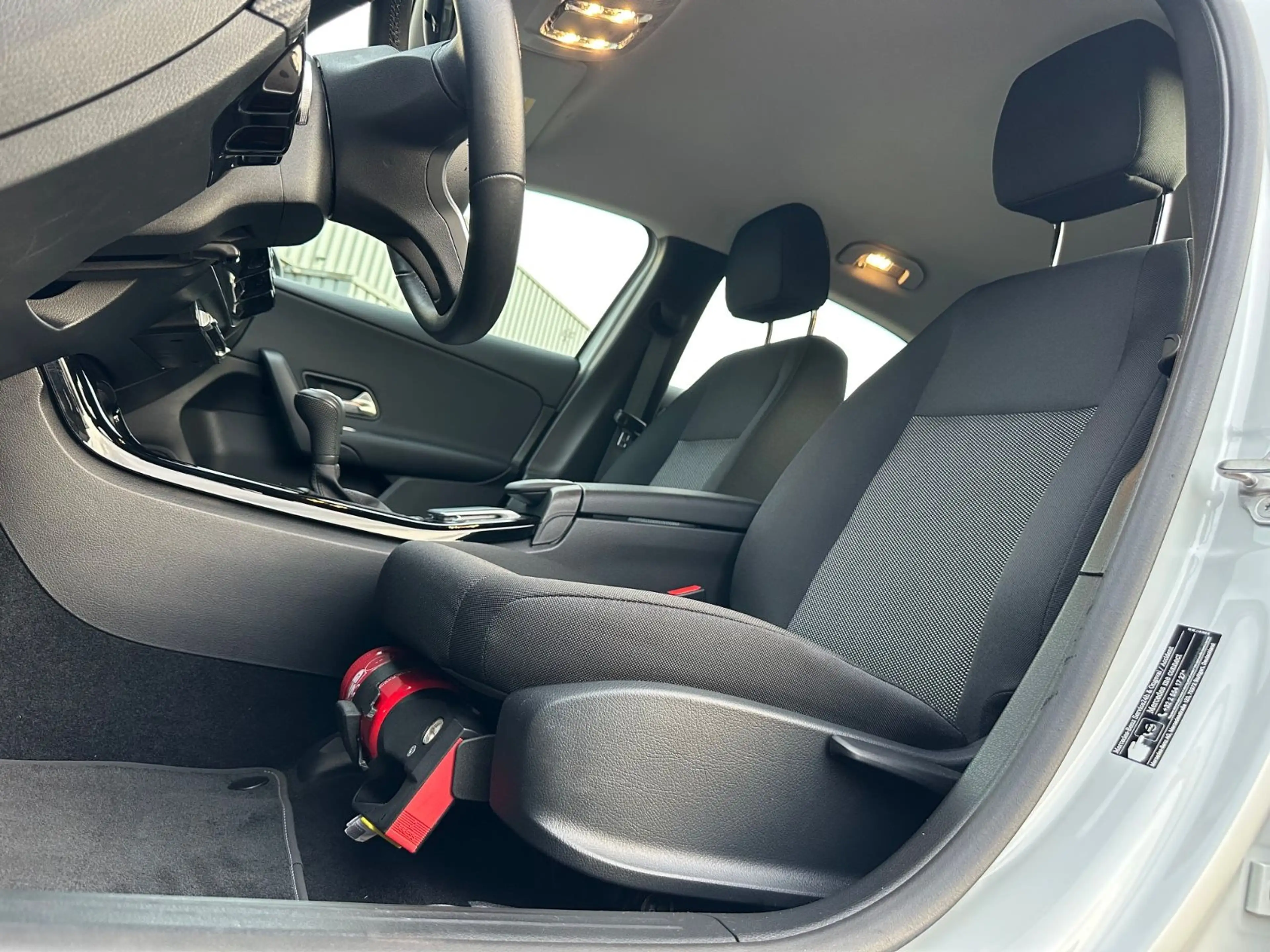 Mercedes-Benz A 180 d 1950ccm ALU MBUX DAB AC NAVI CAM TOP — photo 14