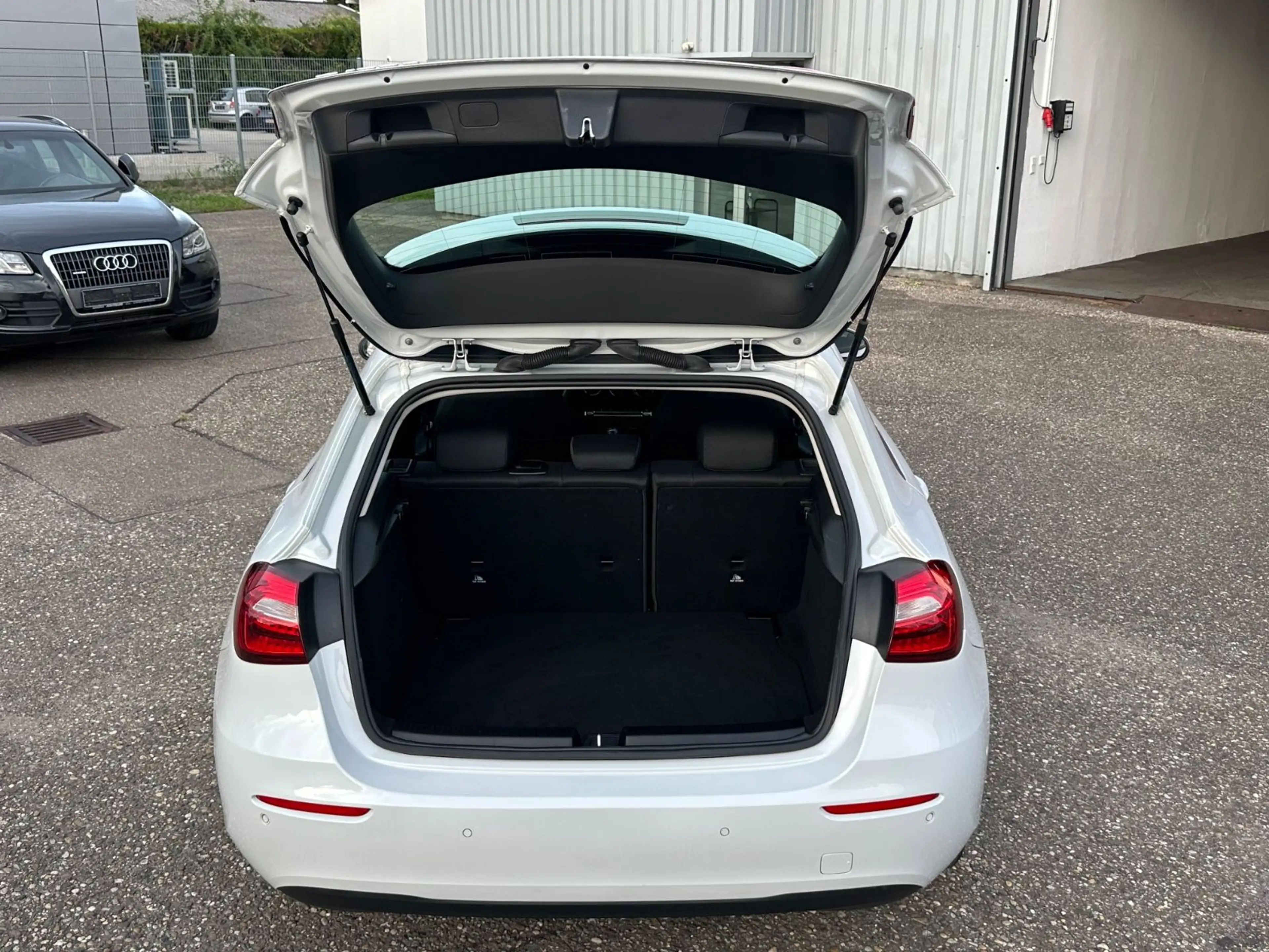 Mercedes-Benz A 180 d 1950ccm ALU MBUX DAB AC NAVI CAM TOP — photo 9