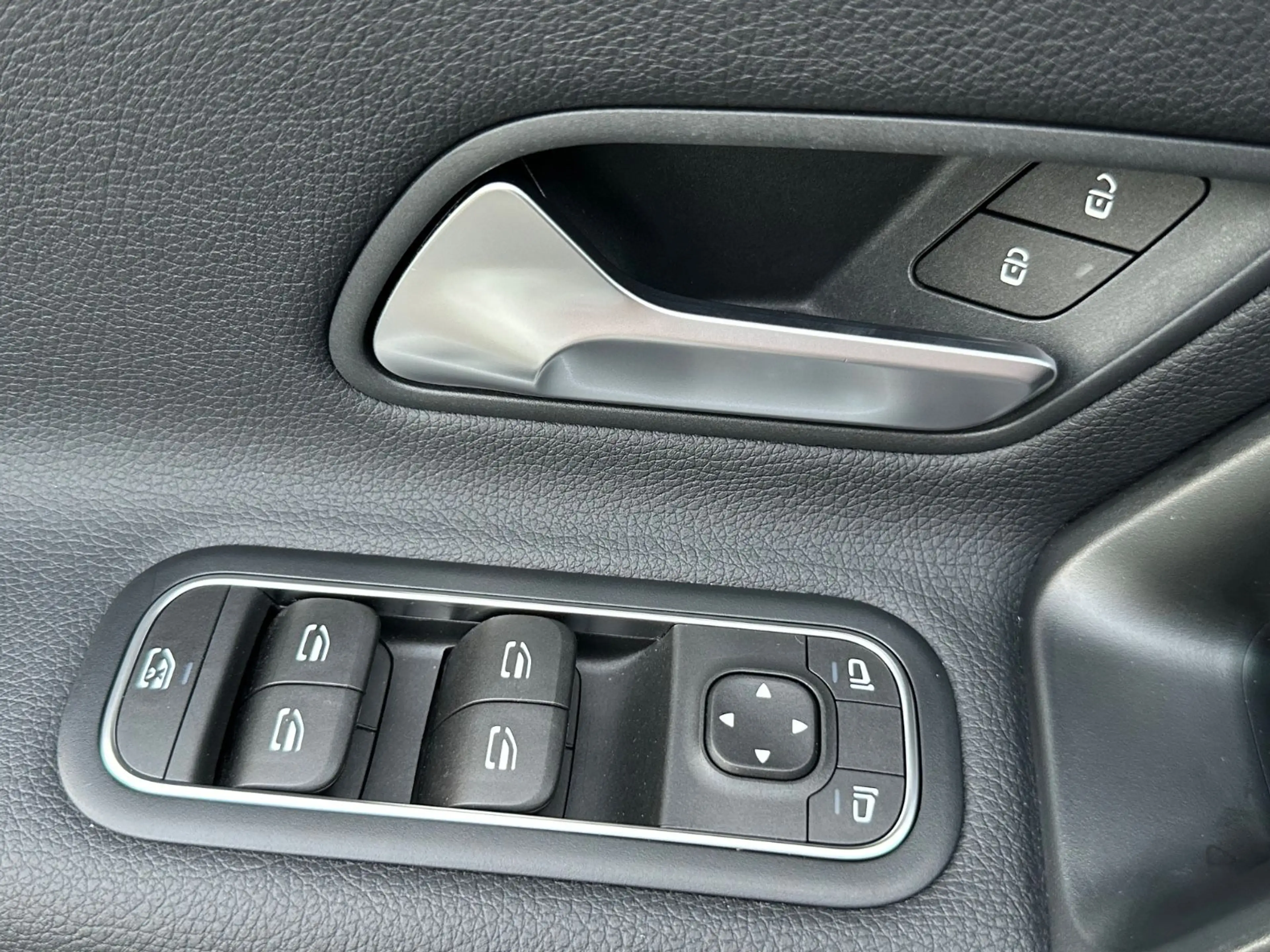 Mercedes-Benz A 180 d 1950ccm ALU MBUX DAB AC NAVI CAM TOP — photo 15